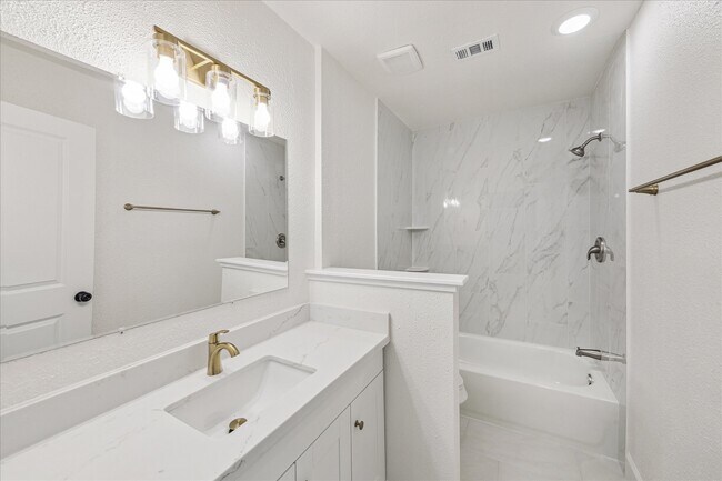 Building Photo - 1525 Bonanza Rd