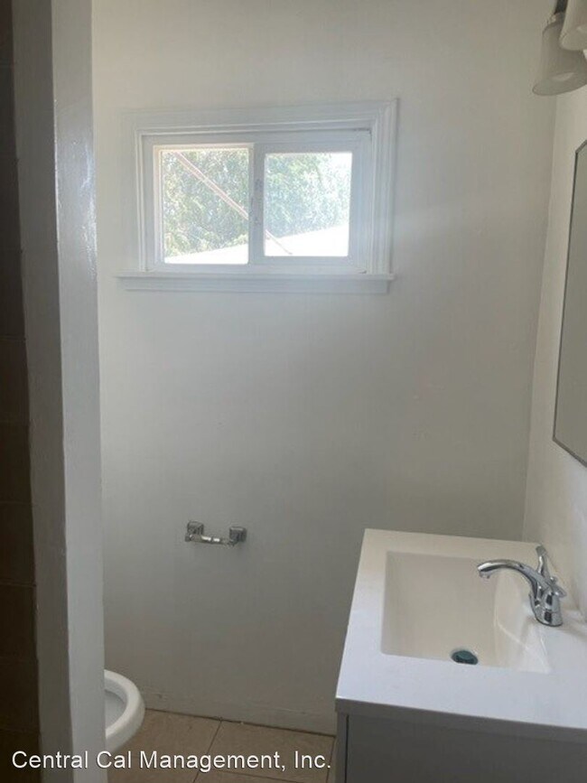 Building Photo - 2 br, 1 bath House - 2124 Pacific St