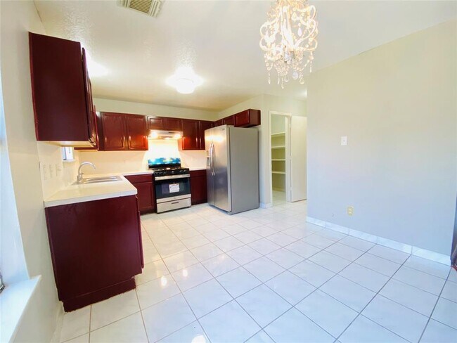Building Photo - 11019 Cayman Mist Dr