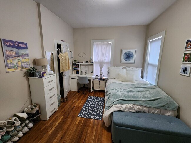 Building Photo - Modern 4-Bed, 2-Bath Near BU — Newly Renov...