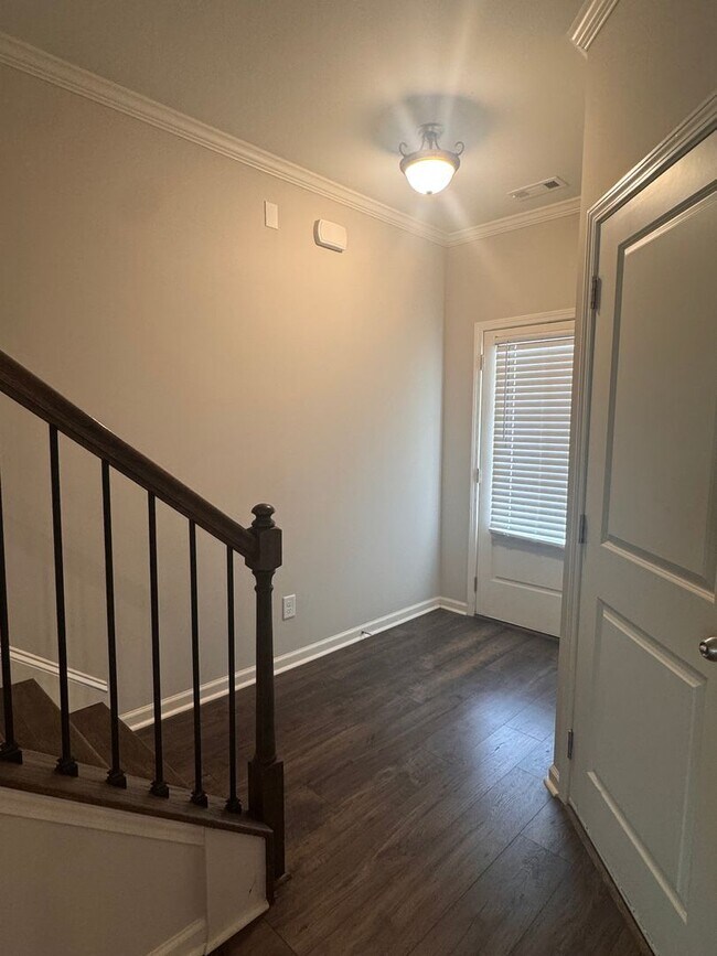 Building Photo - Spacious and Well-Appointed 3BR/2BA Home in Flowery Branch