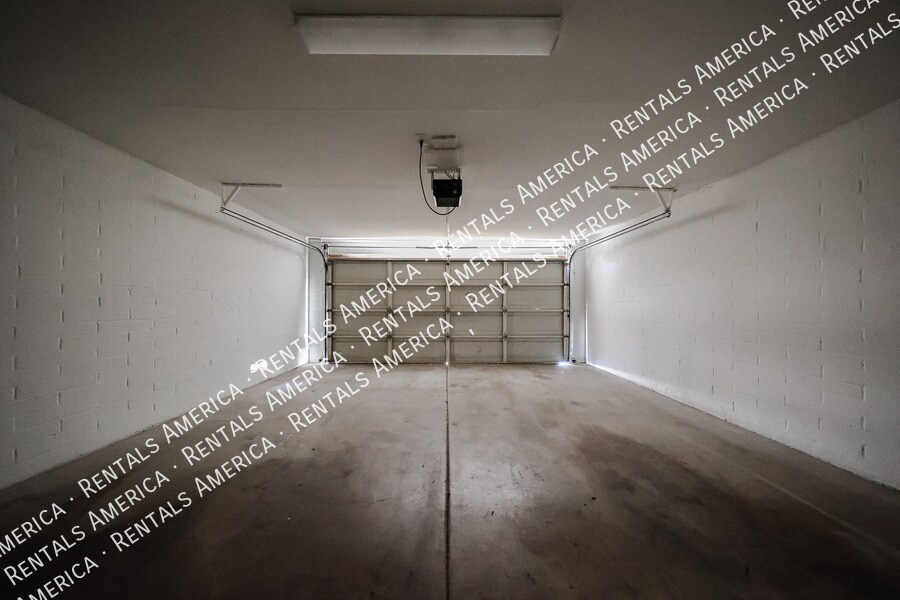 Building Photo - 2902 W Straford Dr