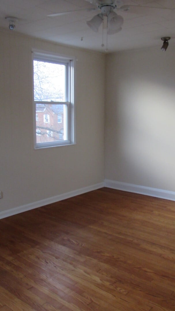 Building Photo - Beautiful Three Bedroom Home in Hamilton