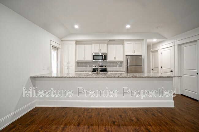 Building Photo - 423 W Walker St