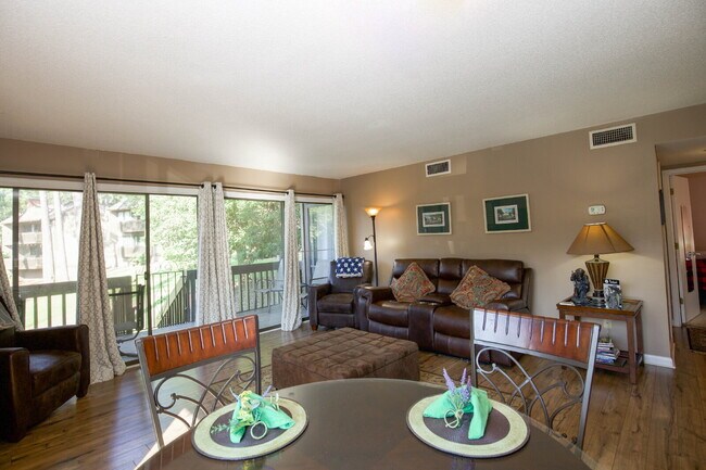 Building Photo - FULLY FURNISHED 2-Bed, 2-Bath Condo in Pin...