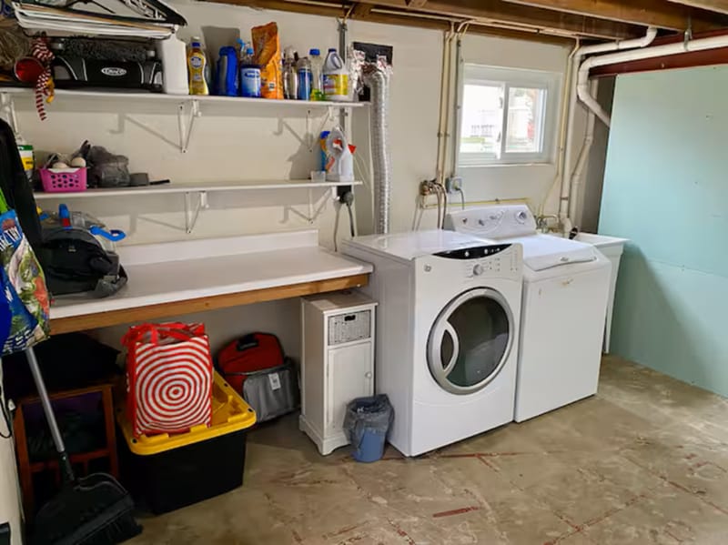 Building Photo - 21 Lake St