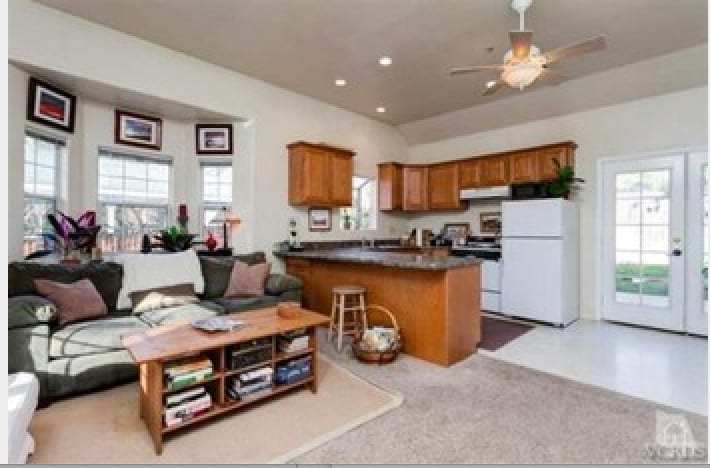 Living Room & Kitchen - 422 S Montgomery St