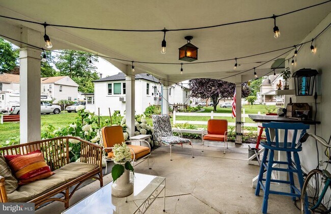 Building Photo - 38 Waverly Ave