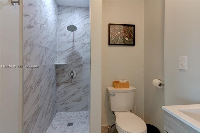 Building Photo - 968 NE 80th St