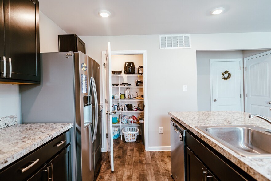 Building Photo - 144 Fellowship Dr