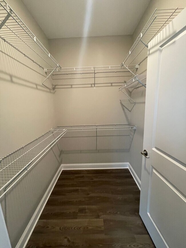 Building Photo - 2-Bedroom Townhome in Lenoir City