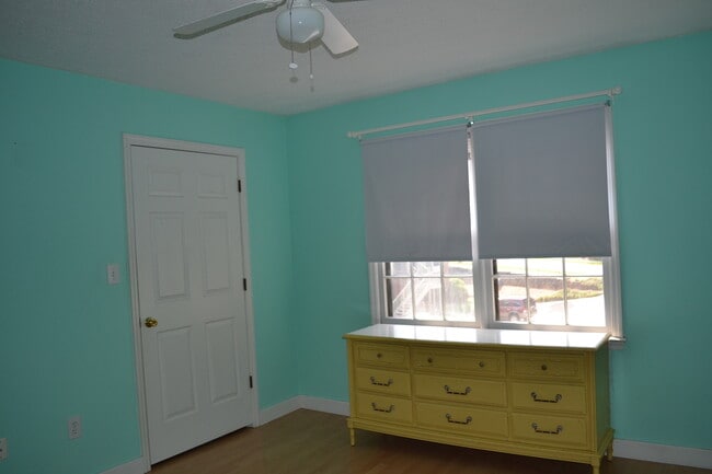 Building Photo - Spacious 2 Bedroom Townhome Near Downtown ...