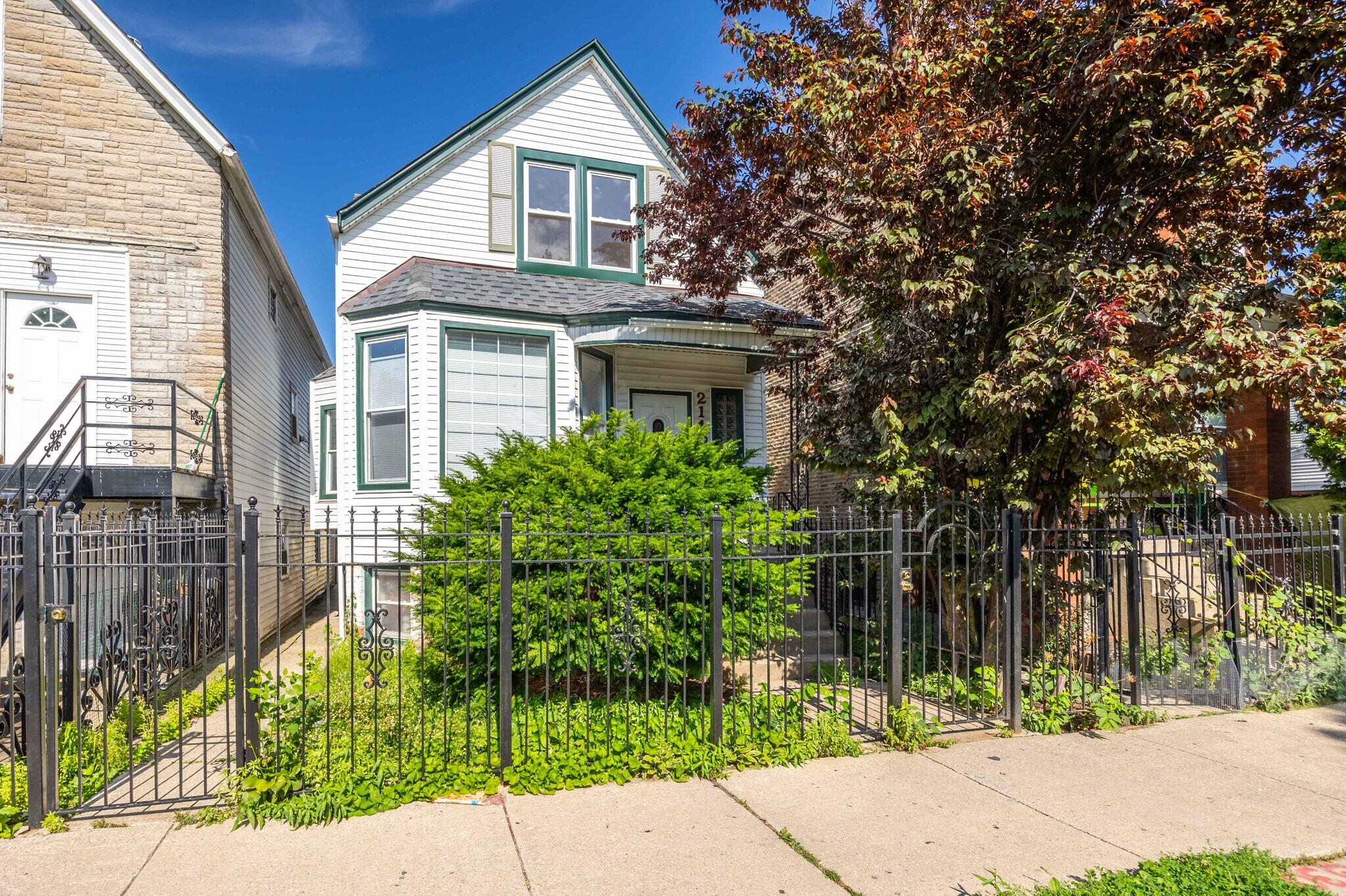 Building Photo - 2140 N Karlov Ave