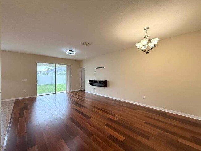 Building Photo - 930 Meadow Glade Dr
