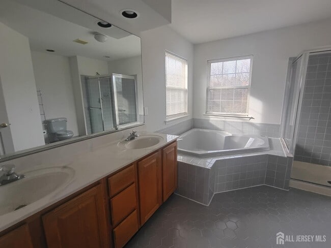 Building Photo - 43 Brent Dr