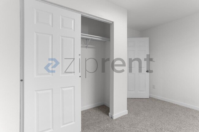 Building Photo - 1611 S 84th St