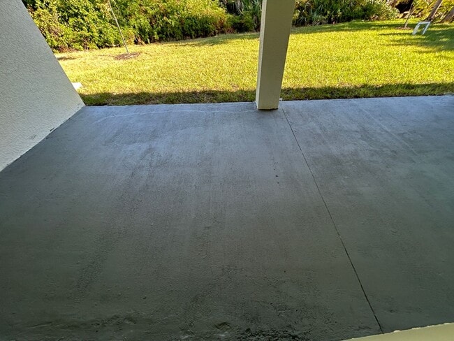 Building Photo - 3433 NE 11th Pl