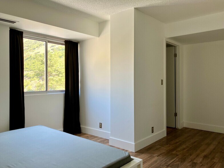 Building Photo - 875 Donner Way