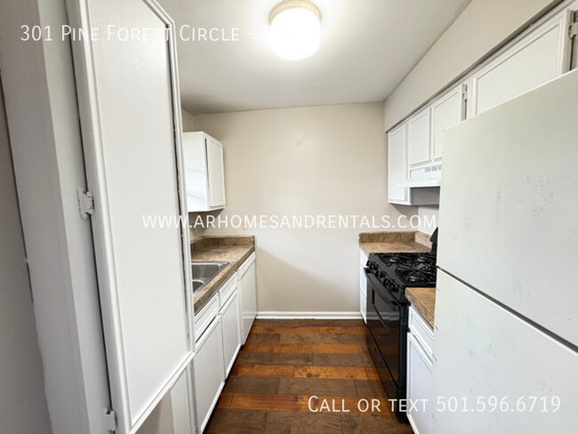 Building Photo - 301 Pine Forest Cir