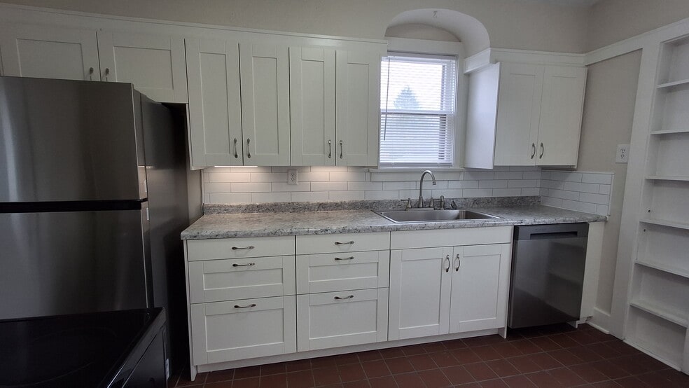 Building Photo - 417 E Meyer Blvd