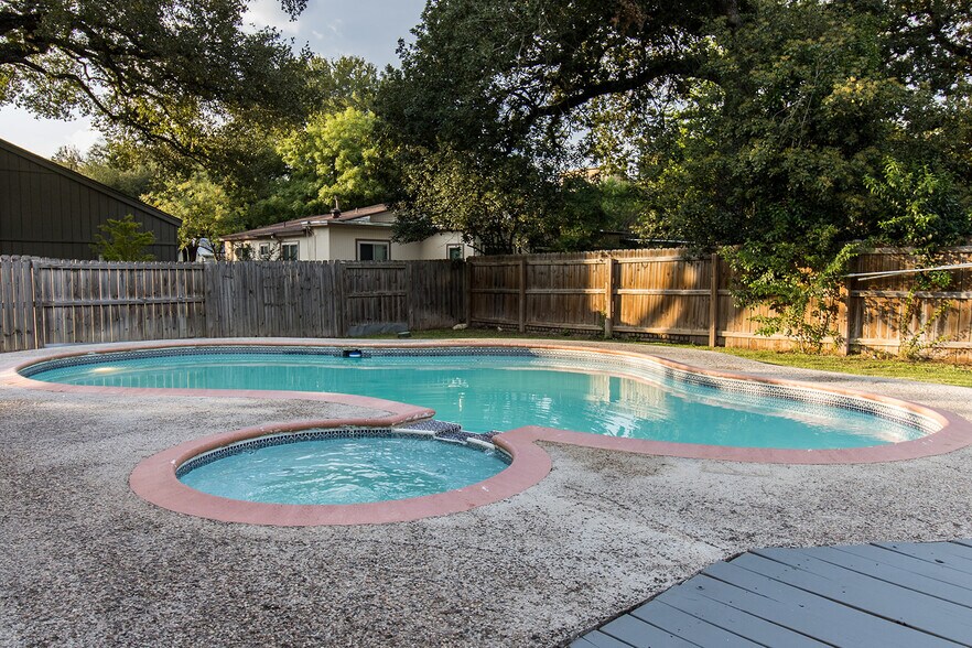 Building Photo - 15403 Long Creek St