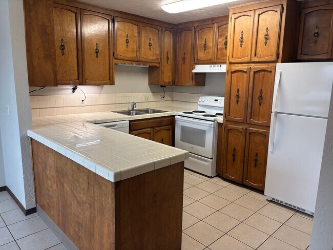 Building Photo - Beautiful 3 Bed /1.5 Bath Townhouse in Albany