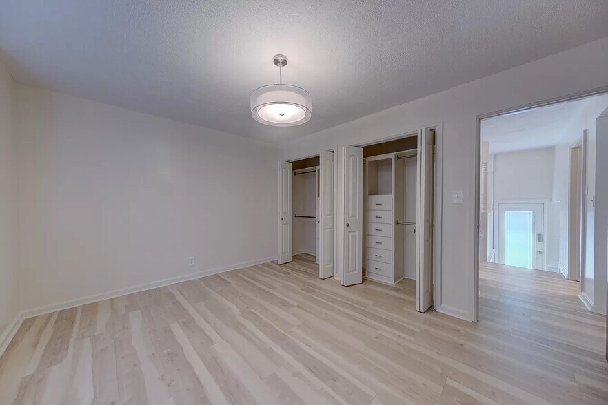 Building Photo - 270 Narrow St