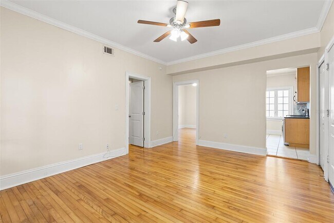 Building Photo - 2117 W Dekle Ave