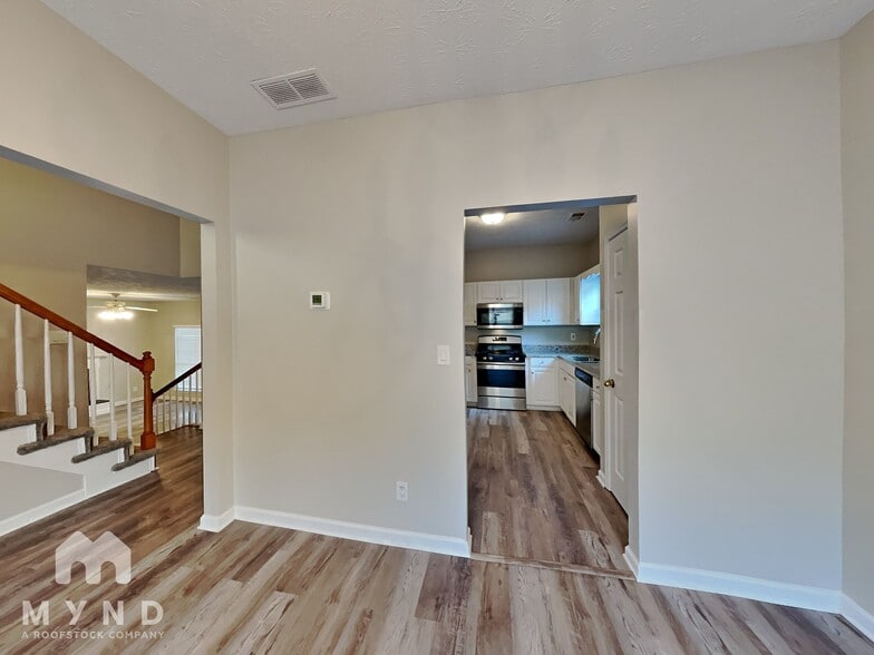 Building Photo - 723 River Valley Dr