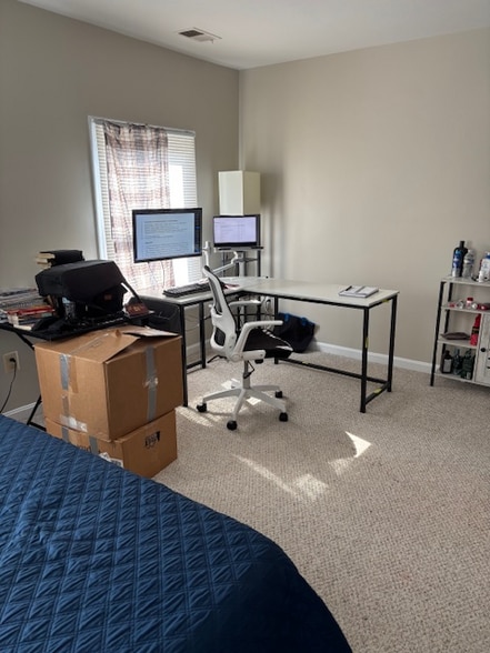 Building Photo - 211 Roundhouse Ct