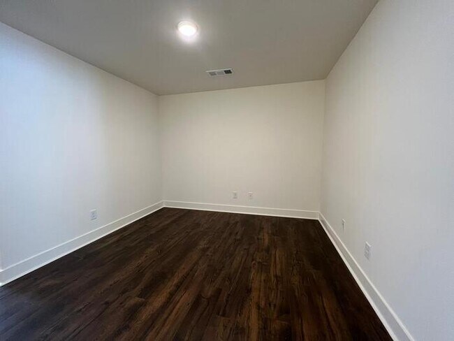 Building Photo - 3 bedroom Townhome in Auburn