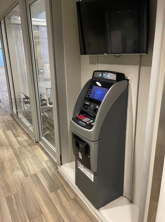 Building Photo - 1750 N Bayshore Dr