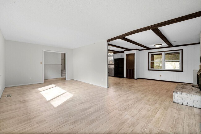 Building Photo - 3 Bedroom 2 Bath Country Home For Rent in Dover!