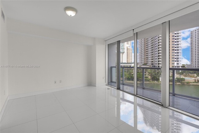 Building Photo - 495 Brickell Ave