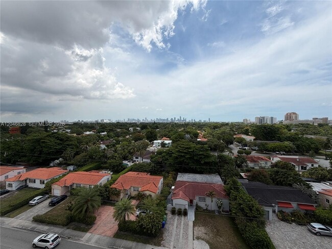 Building Photo - 2030 Douglas Rd