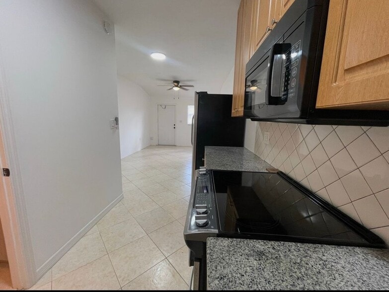 Building Photo - 2459 Grant St