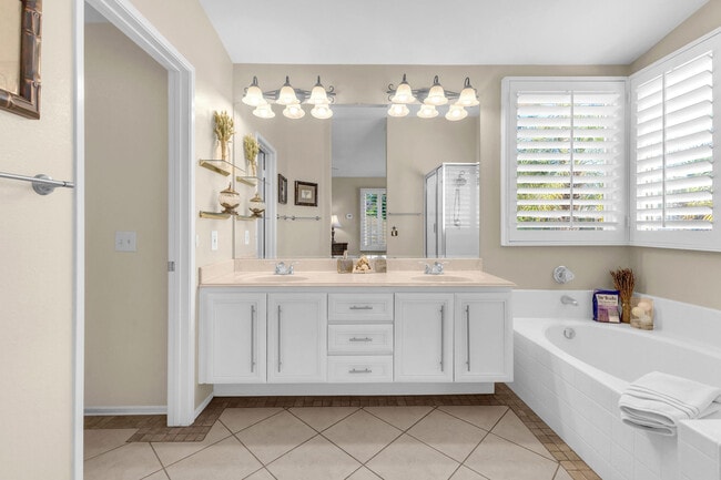 Building Photo - 170 Vía Tramonto