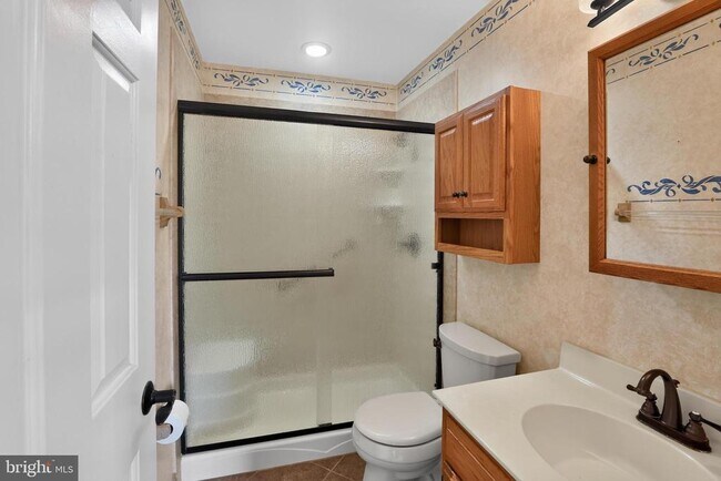 Building Photo - 562 Susan Dr