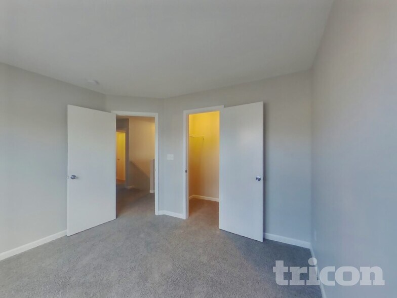 Building Photo - 10249 Cadogan Dr