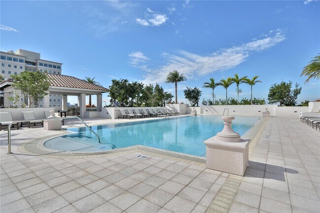 Building Photo - 2000 Salzedo St