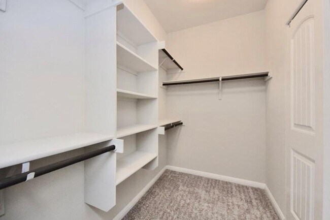 Building Photo - 1701 Logan Dr