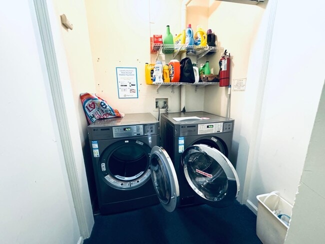 Building Photo - 214 Warren St