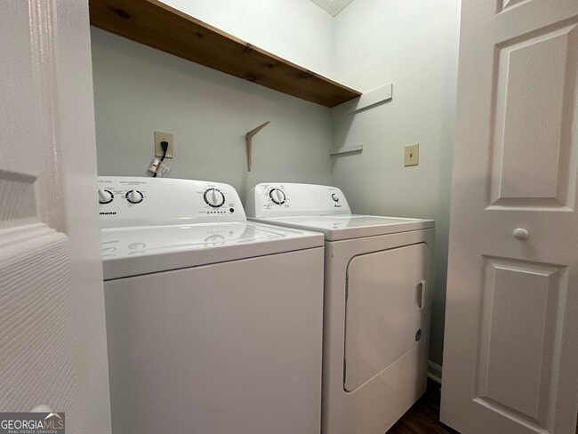 Building Photo - 345 Cornwallis Way