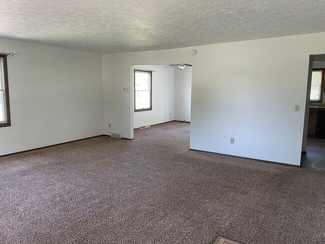 Building Photo - 386 - Palmer