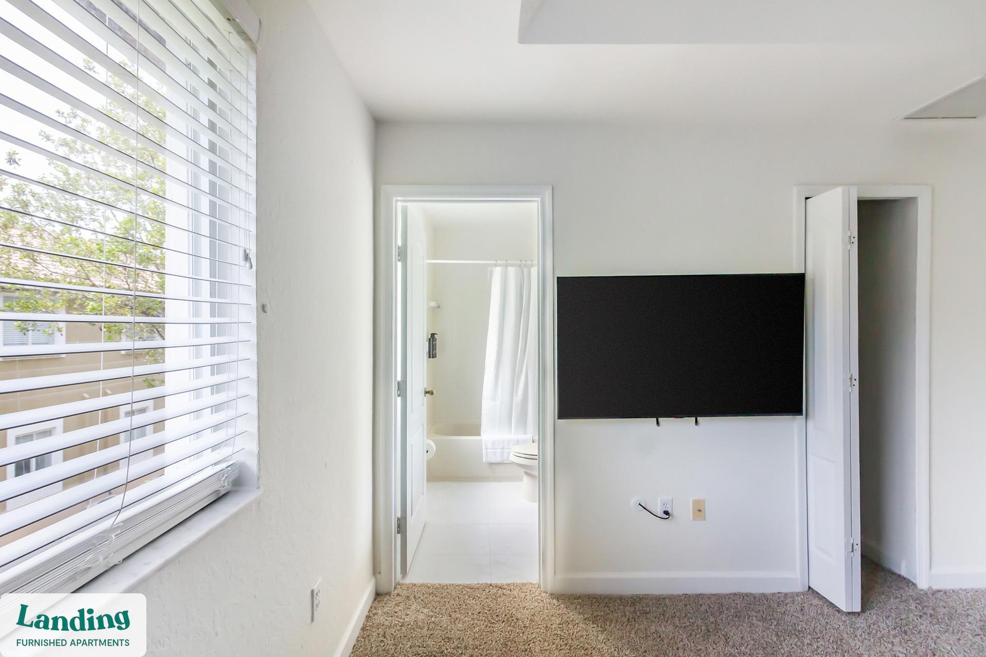 Building Photo - 1140 SE 24th Rd