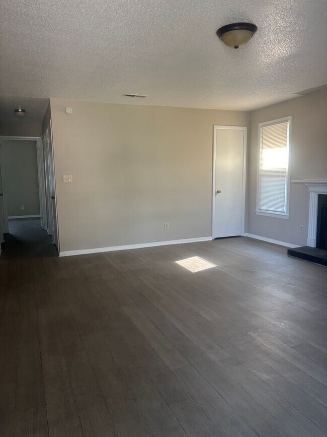Building Photo - 3925 Highridge Dr SW
