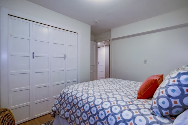 Building Photo - 2600 Sherman Ave NW