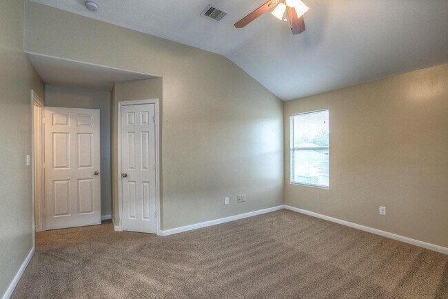 Building Photo - 10602 Pine Landing Dr