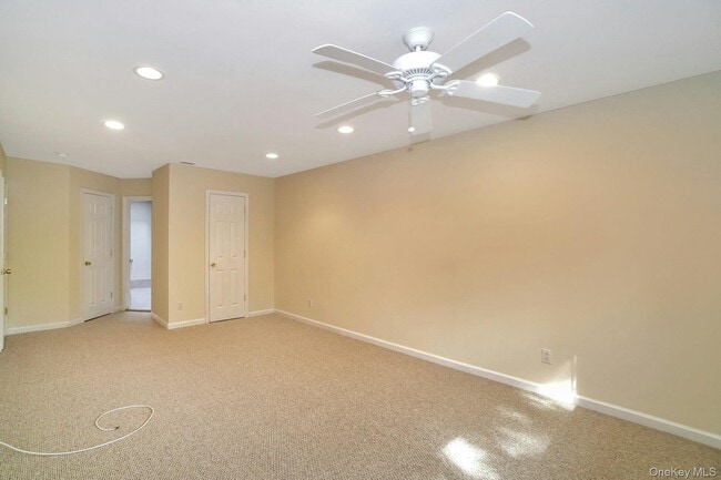 Building Photo - 23 Meadowood Dr