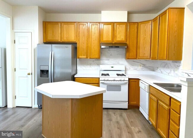 Building Photo - 2540 Banshire Dr